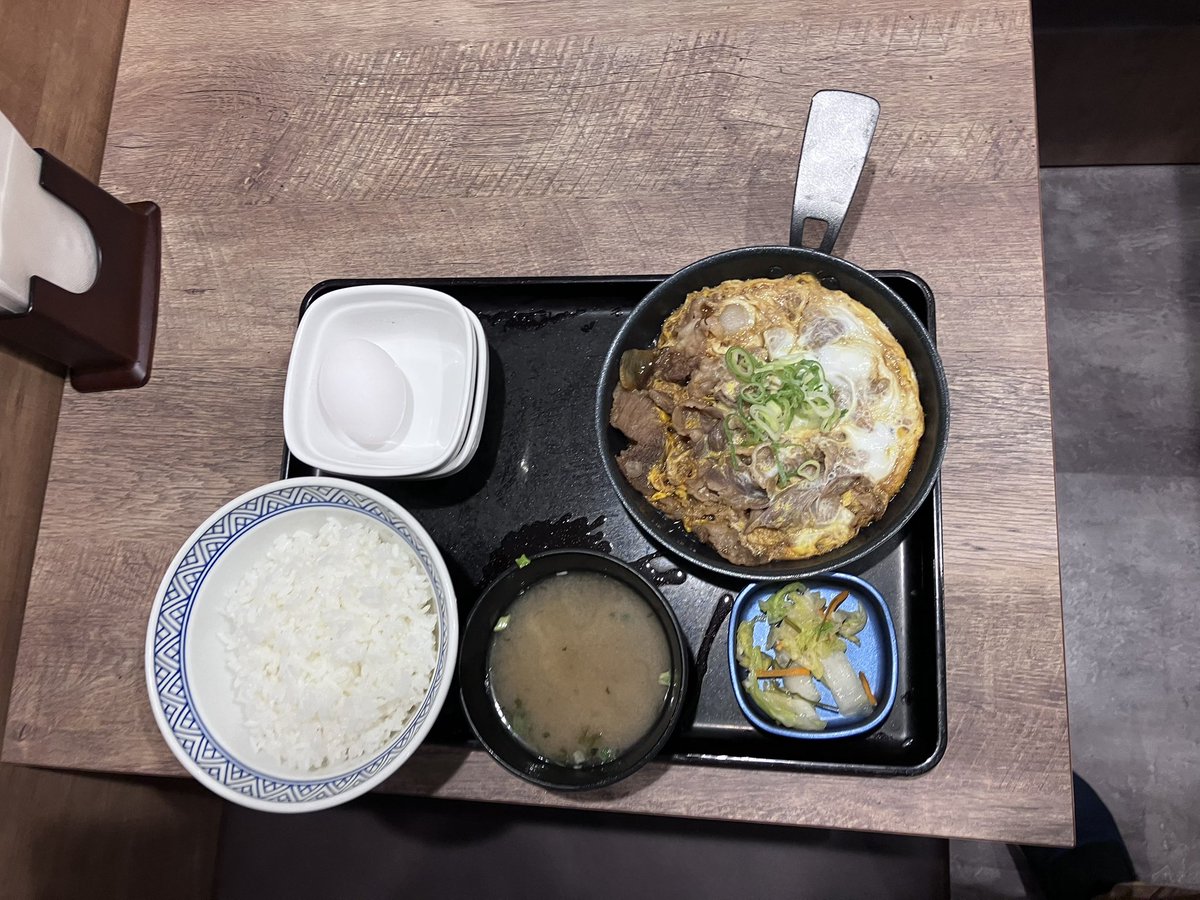ぶーとん tweet media