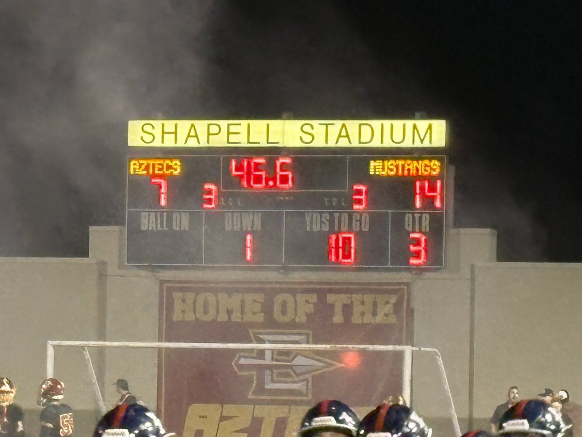 TomDeep3's tweet image. Halftime 

Yorba Linda 14
Esperanza 7

@SteveFryer @ocvarsityguy @ocvarsity