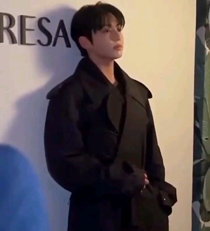NafisaMahi's tweet photo. Just falling for him ^⁠_⁠^:⁠-⁠)🐰

#JUNGKOOKxCALVINKLEIN #JUNGKOOKxNYFW https://t.co/jDNTOKf8dr
