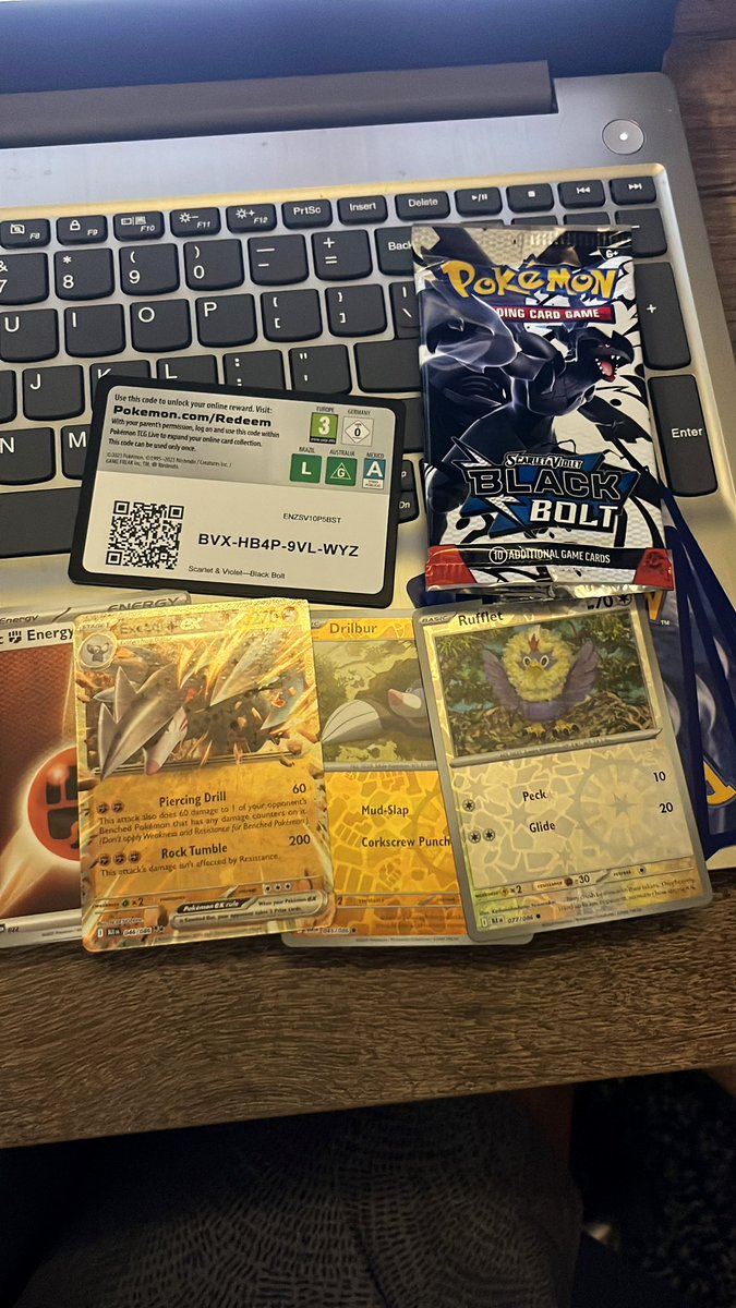 PoDoesPokemon's tweet image. Got a pull! 🎉 #BlackBolt pack #4 #CodeCard #Pokemon #PokemonTCG