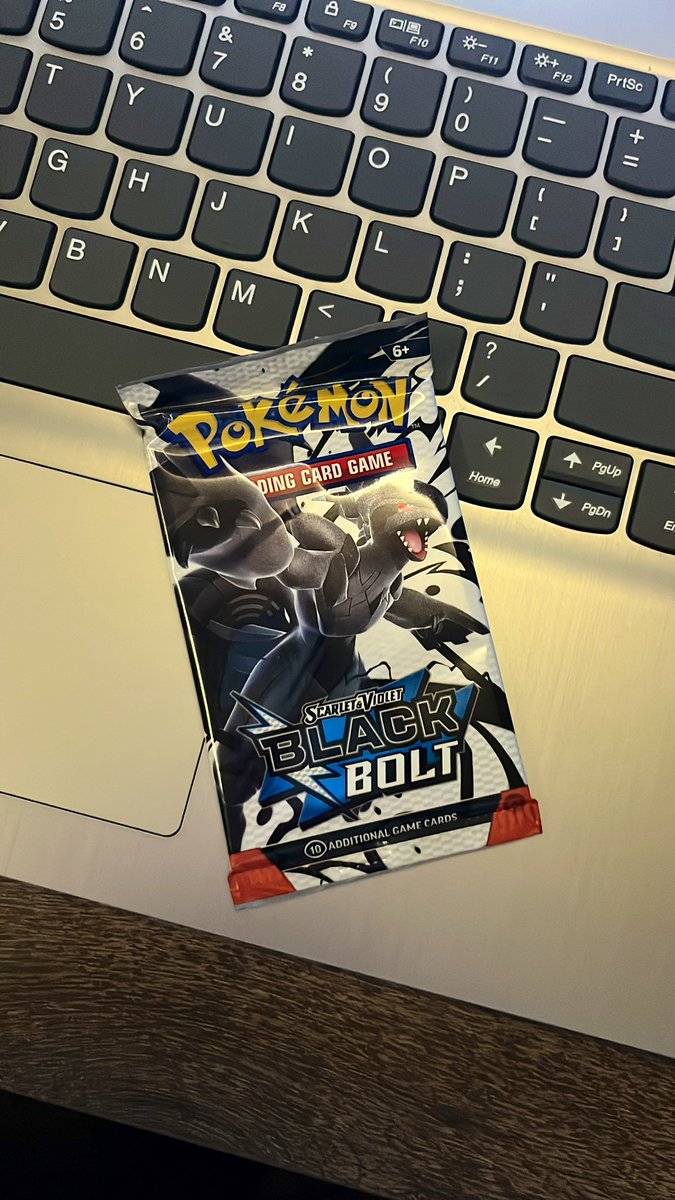 PoDoesPokemon's tweet image. Got a pull! 🎉 #BlackBolt pack #4 #CodeCard #Pokemon #PokemonTCG