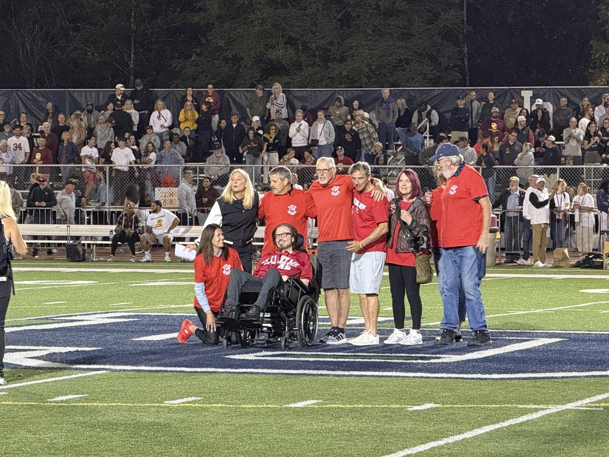 LO Lakers Football tweet media