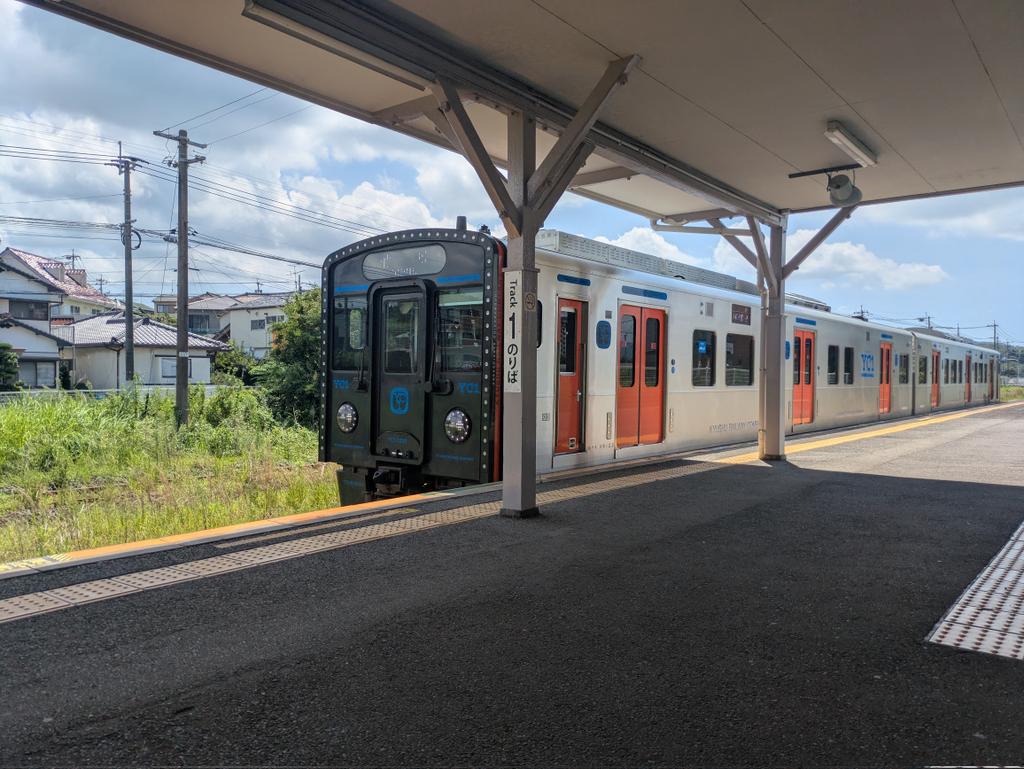 cp006's tweet photo. JR九州のハイブリット電車YC1（やさしくてちからもち）に乗って、新大村へ。終点の長崎へ向かいます。 https://t.co/Yj3SLZTOHE