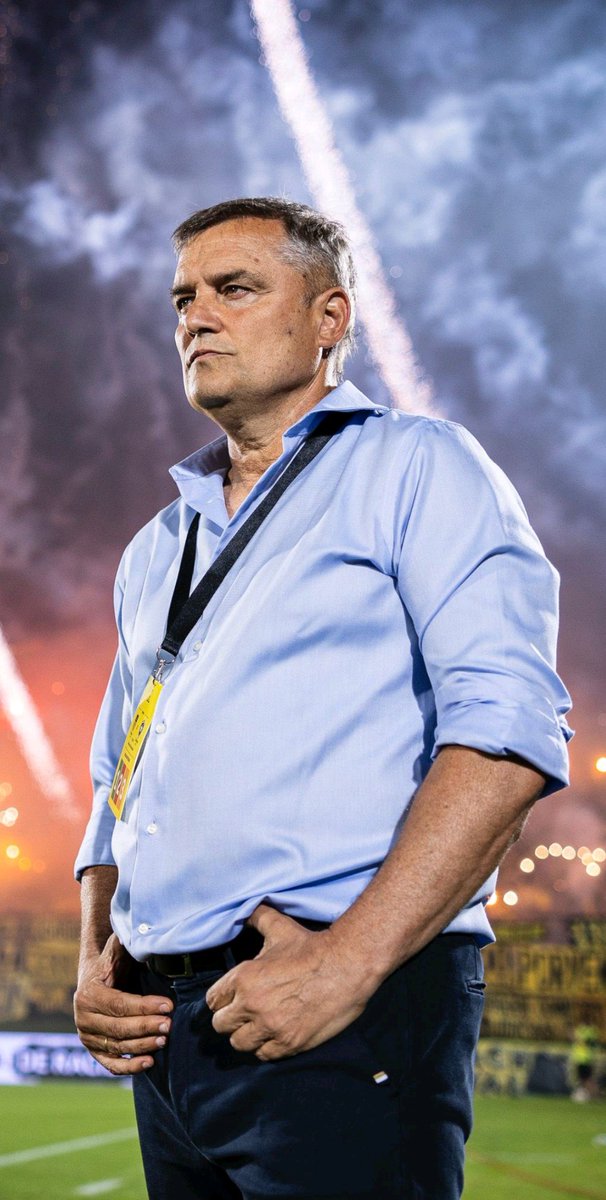 FELIZ CUMPLEAÑOS DIEGO VICENTE AGUIRRE 

Gracias por volvernos a ilusionar.