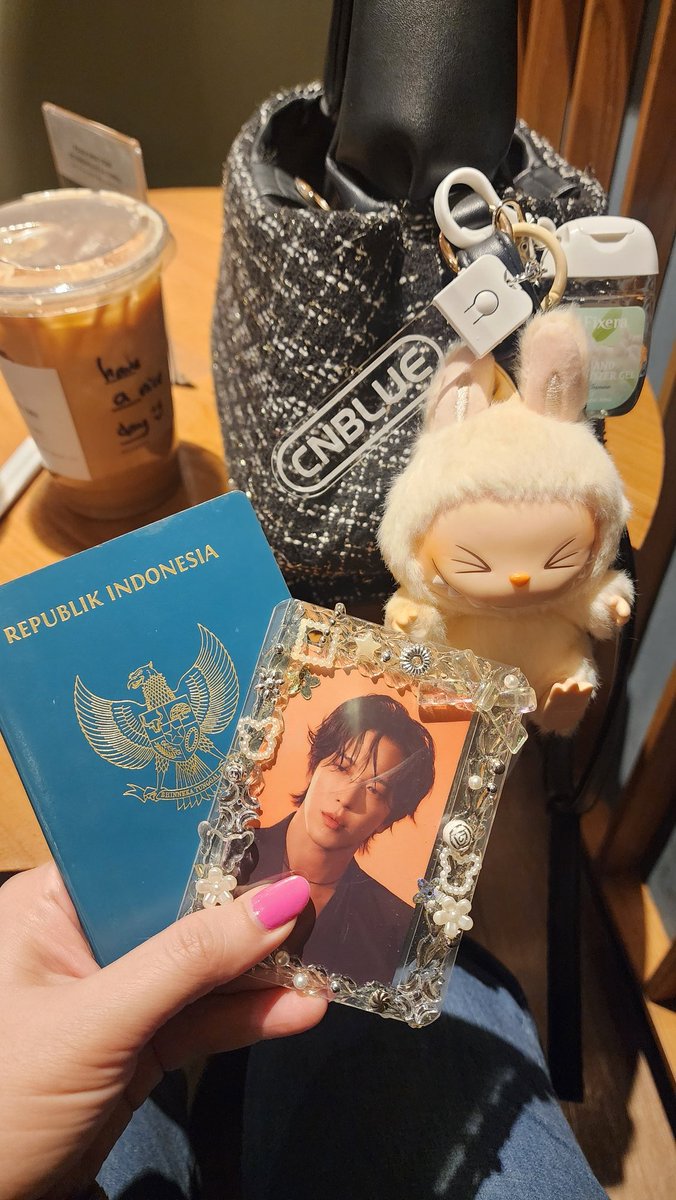 jess_l8ks_at's tweet photo. See you soon babang @JYHeffect ♡
#OurFineDays #JUNGYONGHWAinKL https://t.co/kEi0GdBLYe