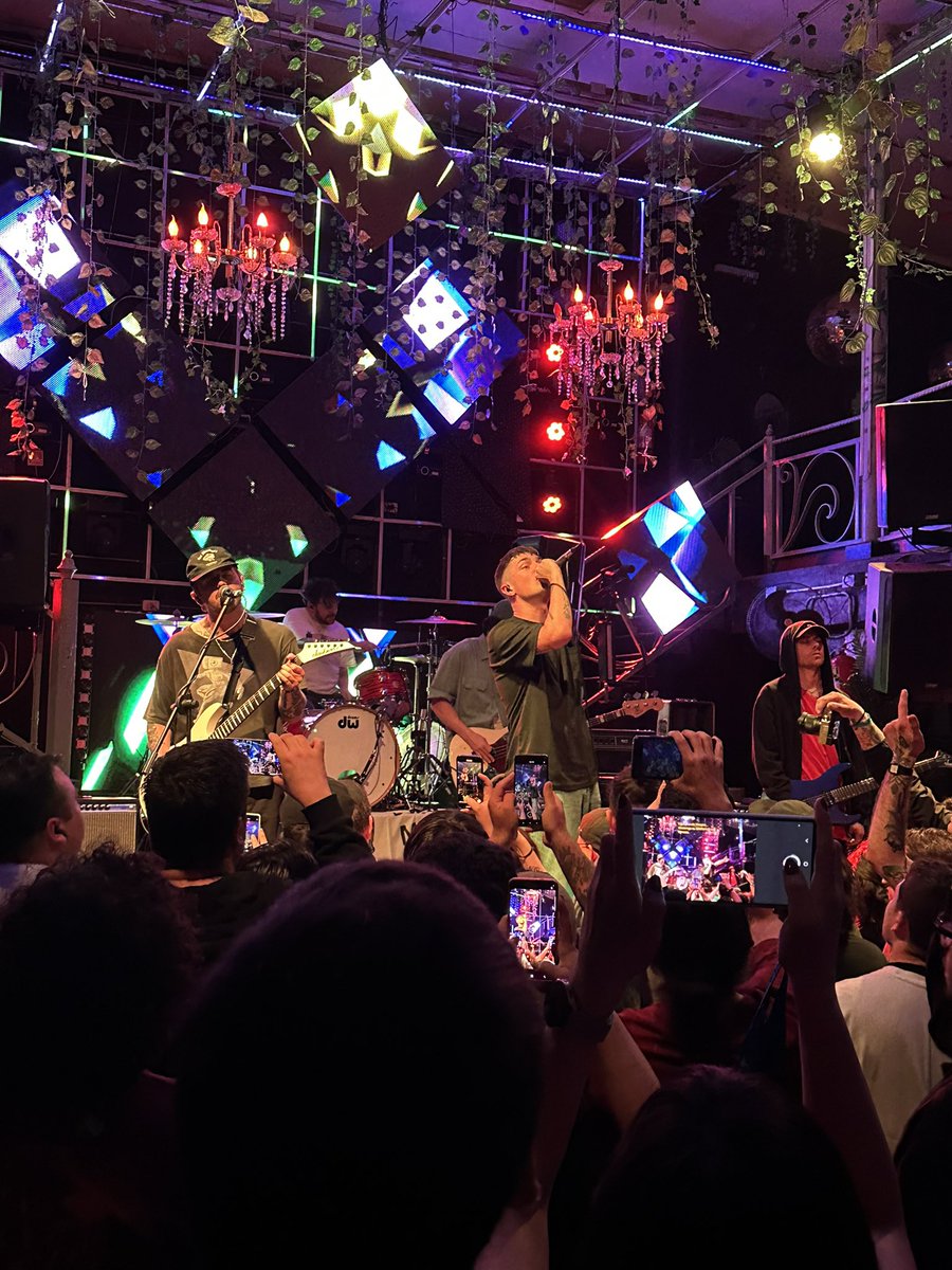 🎤 Boston Manor
🗓️ 12/09/2025
📍 Club Ámbar