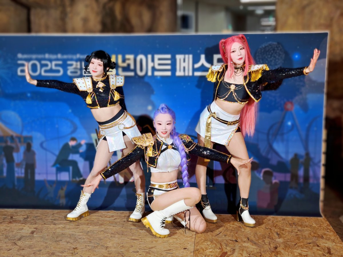 Ark_Hermes_'s tweet photo. 25. 9. 12.
마산로봇랜드 (케데헌)
루미 - 아자(@azamiyuko_cos )
조이 - 댱이(@DyangYi )
미라 - 웰(@well__31 )
헌트릭스 3인조 완벽하게 등장!
#경남청년아트페스티벌 #마산로봇랜드 #GEEF #코스프레 #에이크라운 #Acrown https://t.co/wXGZy3qq0m