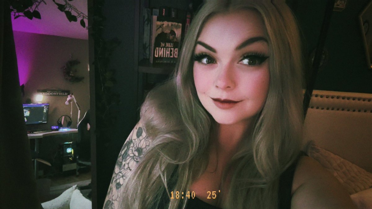 💜 ALIVE AND LIVE! Back from my summer long hiatus 😘 I have no idea what’s going on in dbd but I’m ready 

twitch.tv/sinpaiin