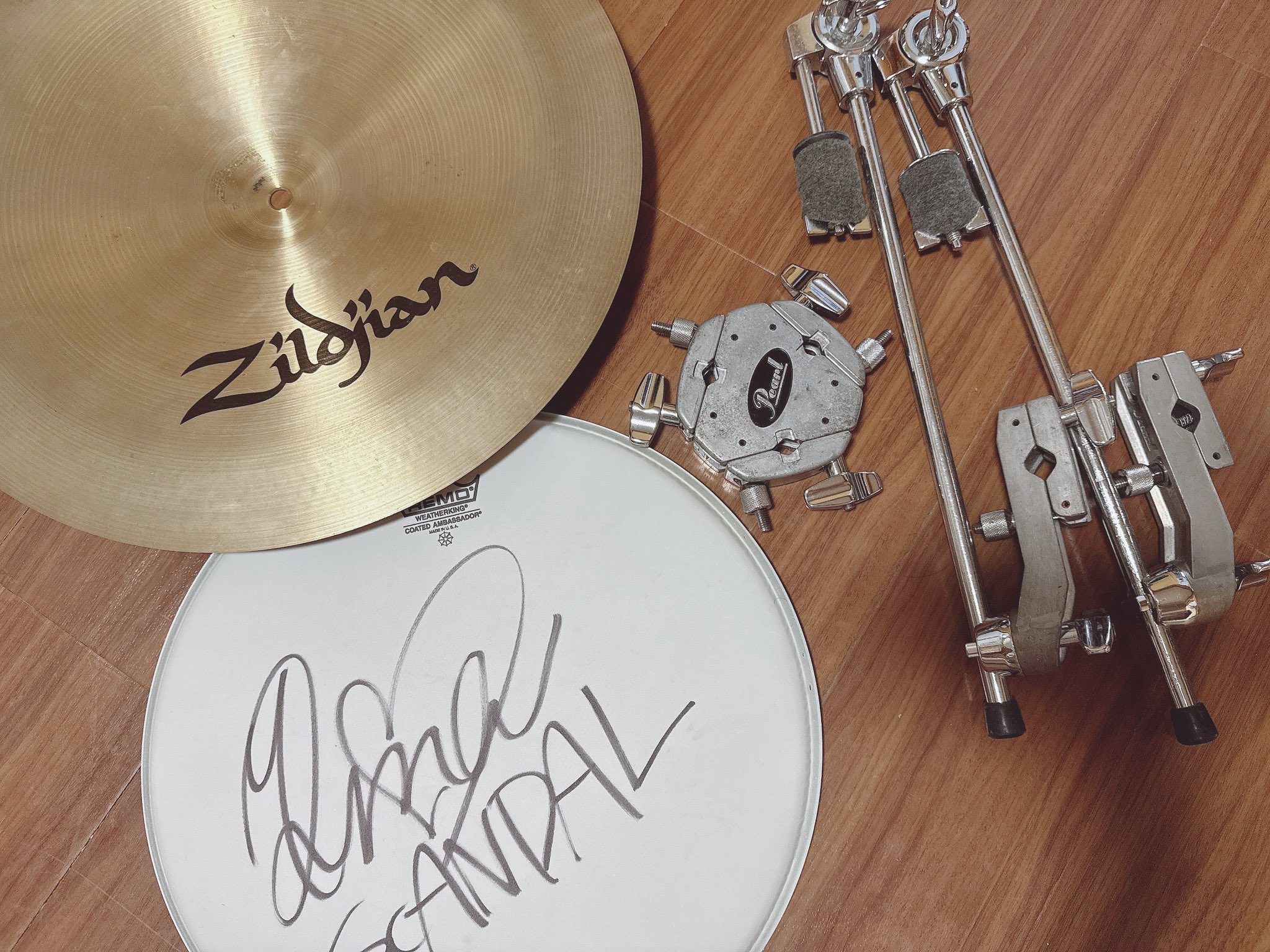 SCANDALのRINAちゃんサイン入りドラムセット