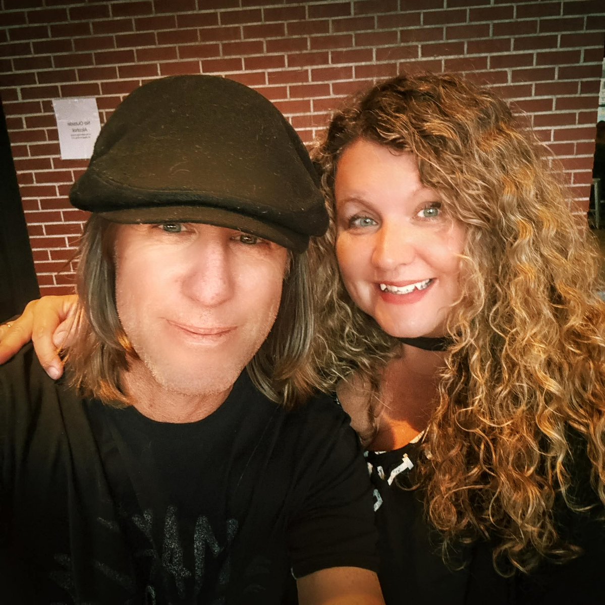 PyramidDJs's tweet image. I just want to be your everything
Open up the Heaven in your heart and let me be
The things you are to me
And not some puppet on a string

Oh, if I, if I stay here without you, darling, I will die
I want you laying in the love I have to bring
I'd do anything
To be your everything