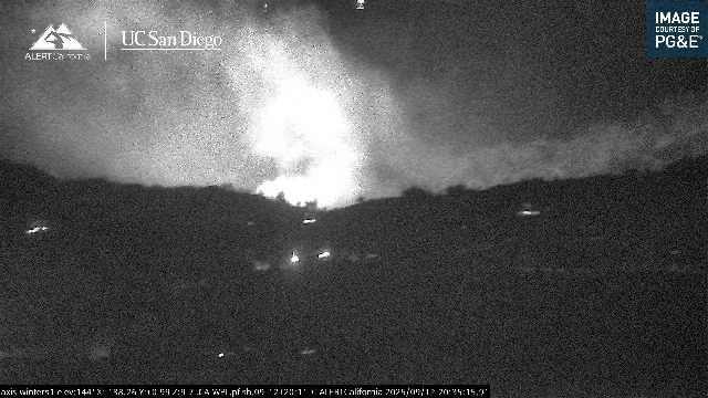 CALFIRELNU's tweet image. #ShaleFire - UPDATE - The fire is approximately 5 acres, and 0% contained. Ground resources continue working on gaining access to the fire at this time. 

#CALFIRE
#CALFIRELNU