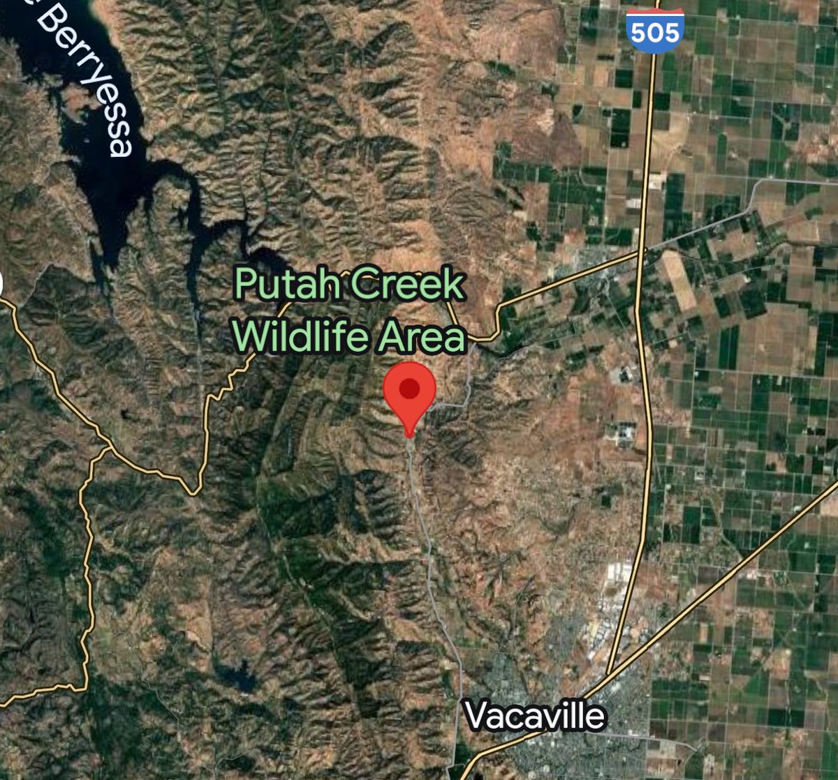 CALFIRELNU's tweet image. #ShaleFire - UPDATE - The fire is approximately 5 acres, and 0% contained. Ground resources continue working on gaining access to the fire at this time. 

#CALFIRE
#CALFIRELNU