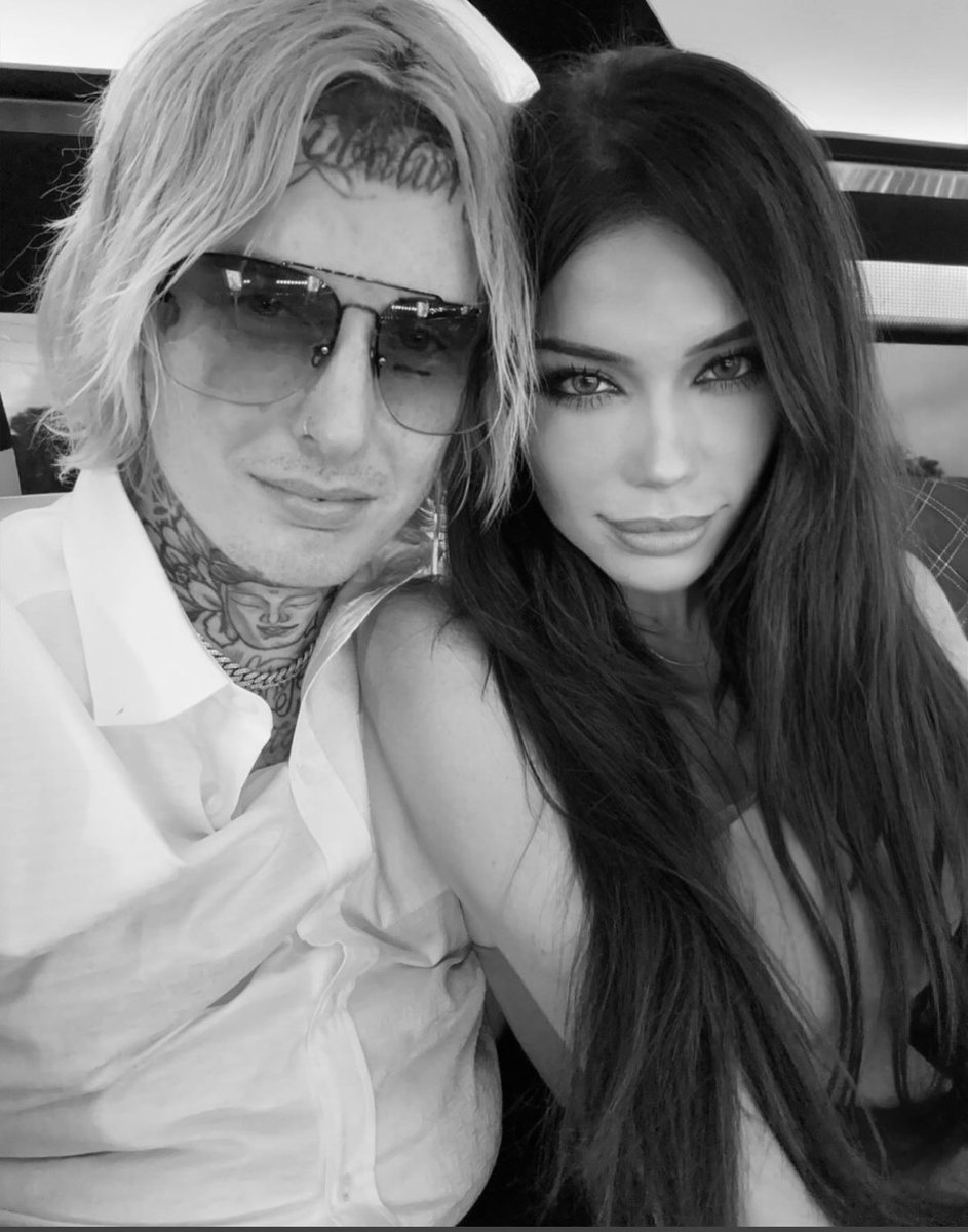 Ghostemane__'s tweet photo. 3 years married today with my #1 🖤❤️
#Ghostemane https://t.co/I8P1ne4aKc