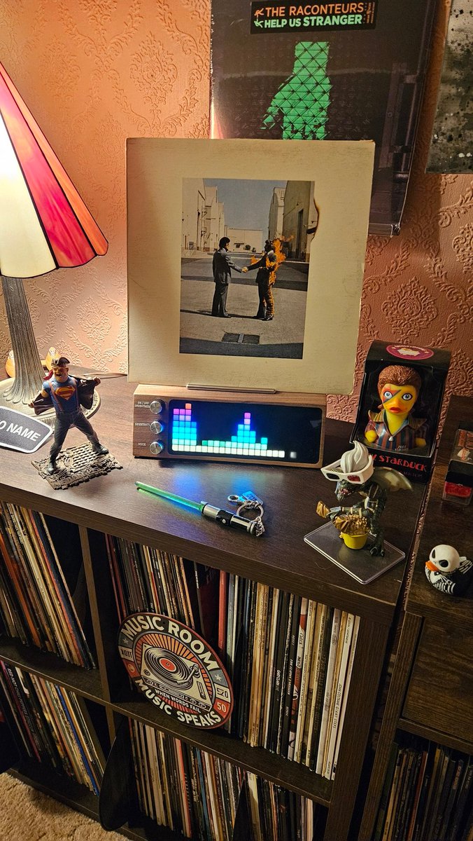 VinylHaggis's tweet photo. 50 years ago to the day, this masterpiece of an album was released!
#NowPlaying Pink Floyd
#pinkfloyd #wishyouwerehere #50yearsold #vinyl #vinylrecords #vinylcommunity #vinylcollection #vinyladdict #vinylforlife https://t.co/NnoWTjpCwW