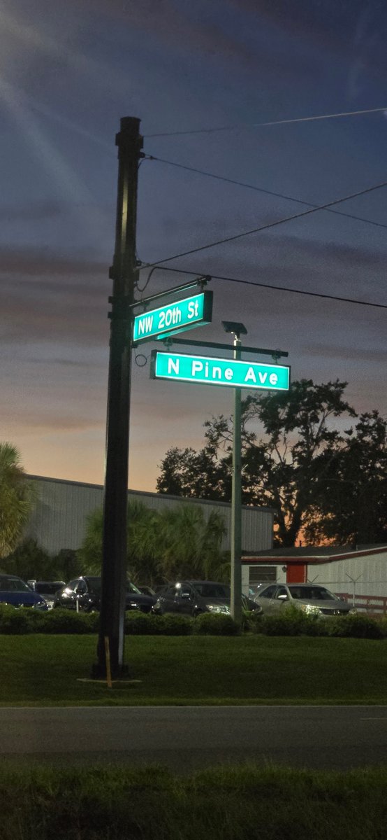 CraigPAuthor's tweet photo. As a paramedic, I loved the 4 p.m.–midnight shift. The city at dusk felt alive—streetlights flickering, neon signs glowing, sky fading pink to blue. Even now, that hour reminds me: transitions can be just as beautiful as destinations. https://t.co/Ysl14wrJtb