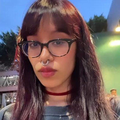 No estaba muerta, estaba atravesando duelos, lidiando con un cuerpo enfermo y navegando la soledad. 

#NuevaFotoDePerfil