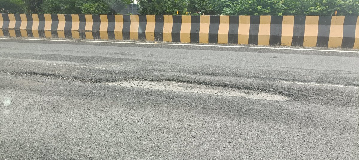 Sector168Noida's tweet photo. @noida_authority ye comply 29 july ki hai and we are in September now ....pls suggest what is the plan to resurface the road in front of stellar and metlife at sector 135, these roads are approaching roads for @Sector168Noida . @CeoNoida @nitin_gadkari @CPCB_OFFICIAL @CMOfficeUP https://t.co/chp5dFVwqv