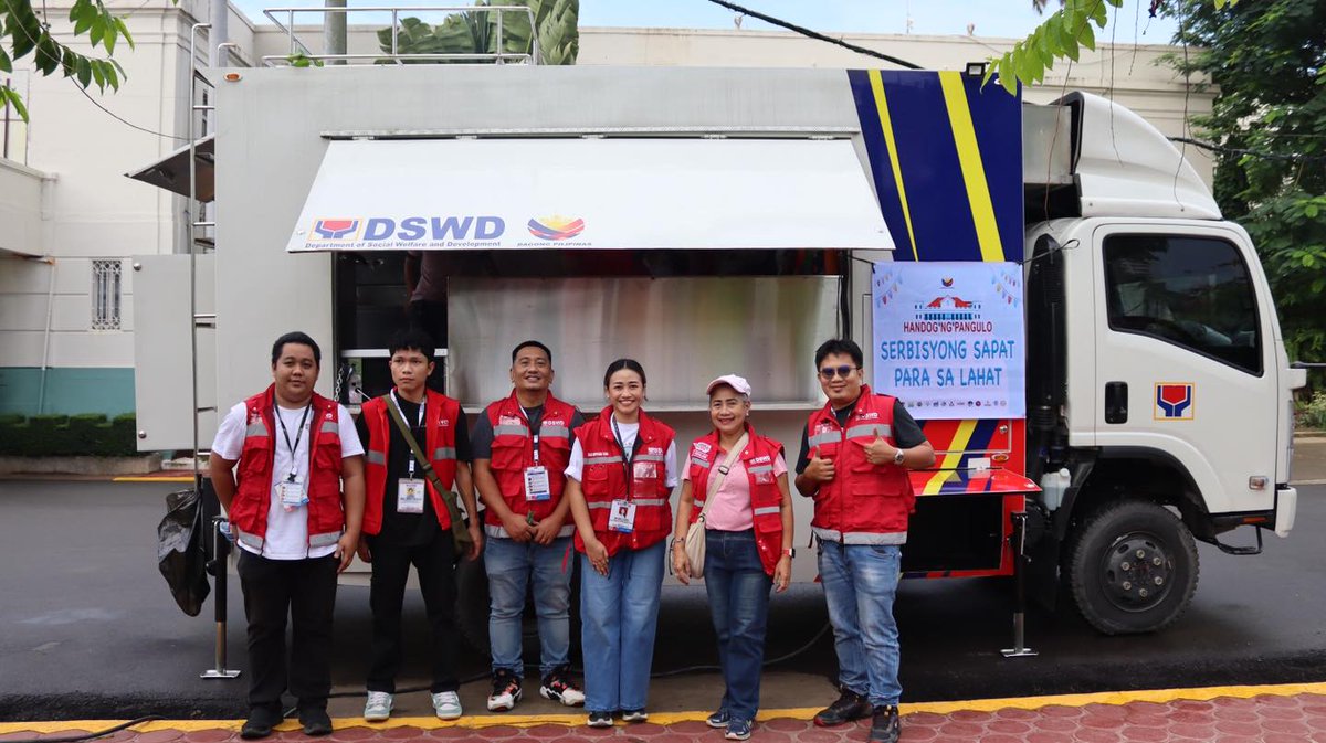 DSWDfo7's tweet photo. LOOK: The Department of Social Welfare and Development Field Office 7, through its Mobile Kitchen, distributed hot meals to attendees of the Handog ng Pangulo: Serbisyong Sapat Para Sa Lahat activity at the Provincial Capitol of Cebu on Saturday, September 13, 2025. @dswdserves https://t.co/nWYpJZLfoo
