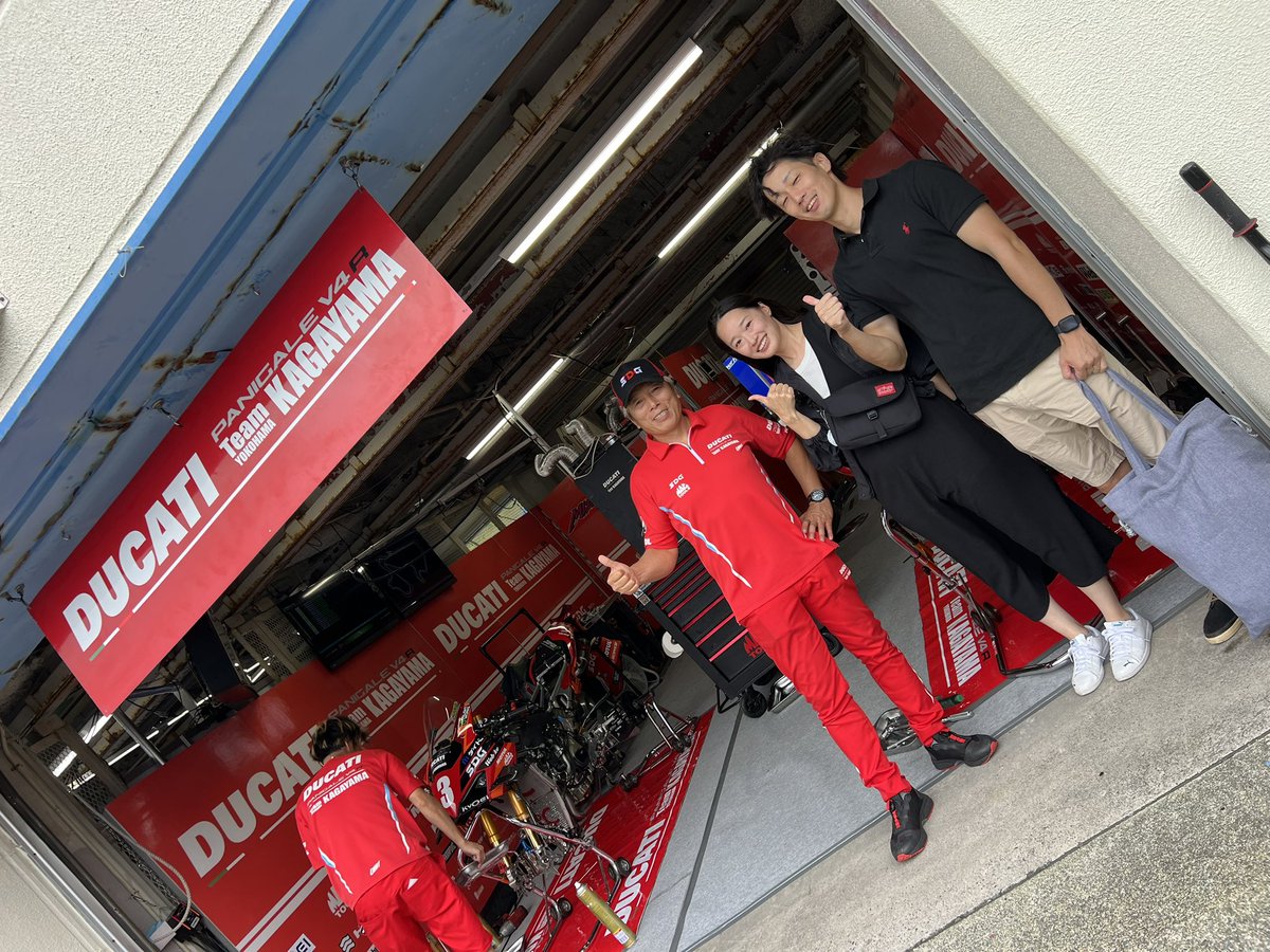 WhacMole's tweet image. PIT WALK FESのプレゼント
DUCATI team KAGAYAMAピットツアーを獲得した関東にお住まいのお二人。なんとオートポリスをご選択いただきました!嬉しい!
加賀山監督アテンドという豪華ツアー。放送室も見学いただきました。
Team KAGAYAMAの皆様、ご協力ありがとうございました!
#ピットフェス