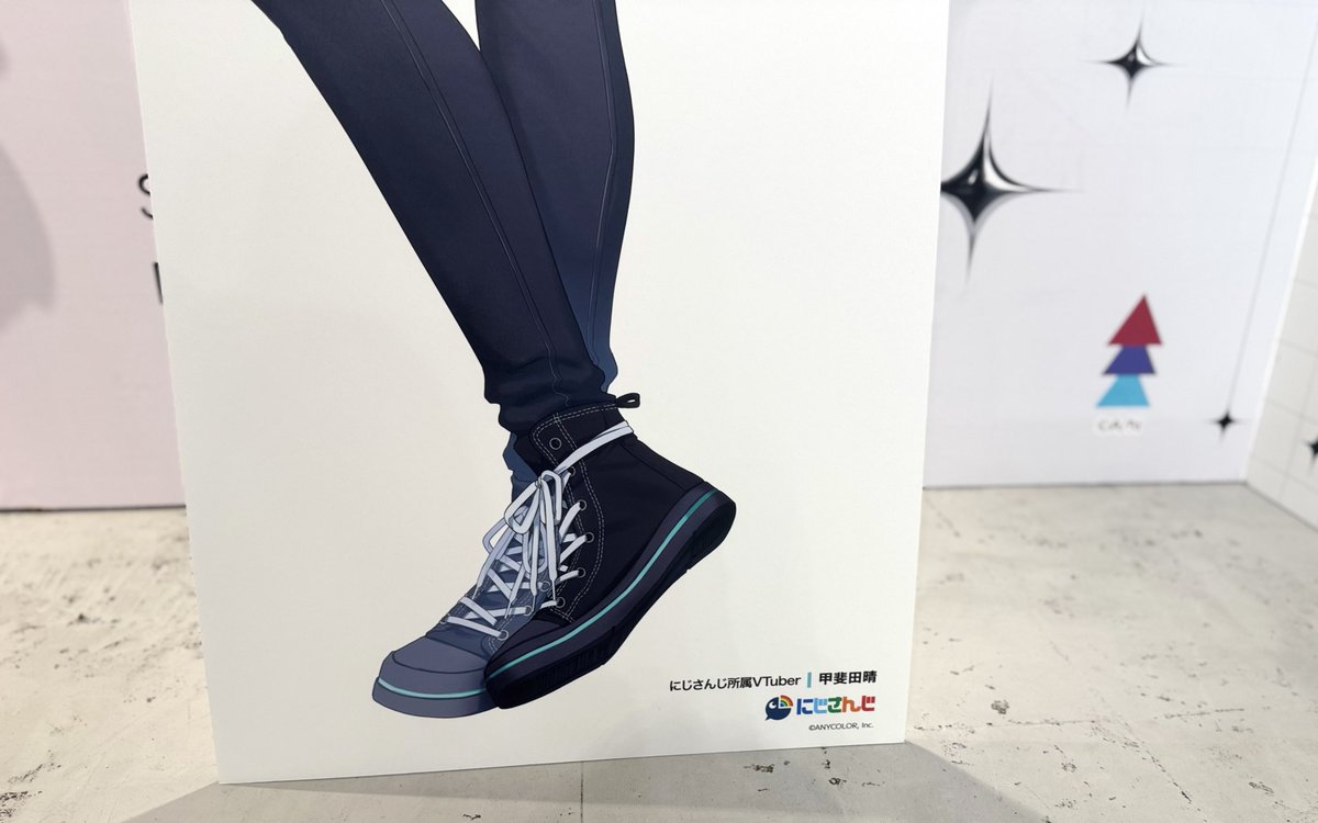 #VΔLZ × #iCouleur  
コスメポップアップ展示　甲斐田パネル