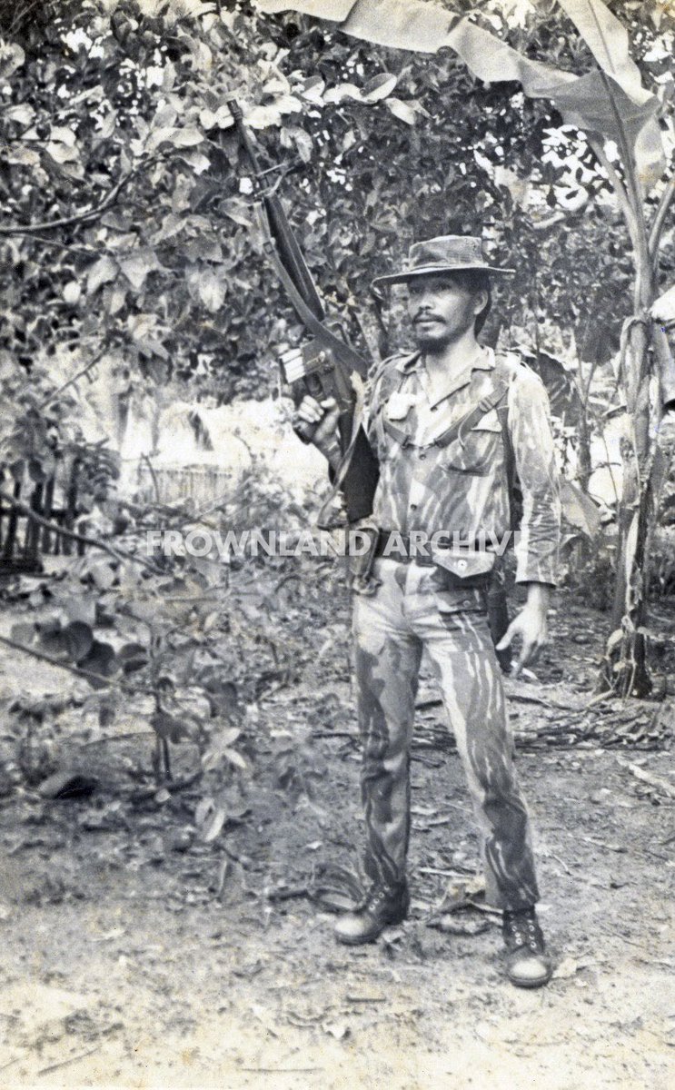 thanks mas <a href="/inboundandhot/">Sarip</a> ! kalau bajunya bukan mas, itu around mid to late 70s. 

tapi kalau topi rimbanya, its been around since the 60s. tapi saya gak bisa confirm apakah beliau pakai ini di Plaman Mapu.  Tp yang pasti pernah di bawa ke Kalimantan 1970s.