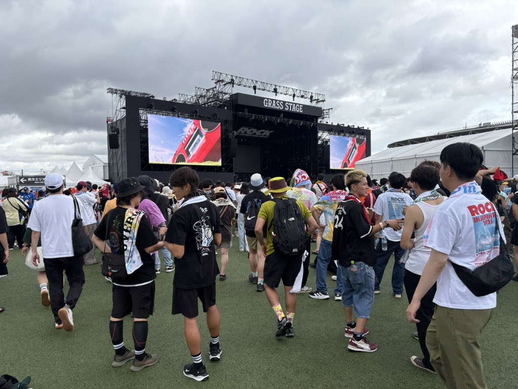 unicooooorn_'s tweet photo. ロッキン初日なう
今からちゃんみな https://t.co/MlJzNZ8JPe