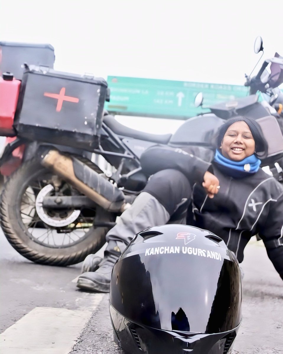 BikerGirlkancha's tweet photo. A small act of care can save a life. 💙

On this #WorldFirstAidDay, let’s spread awareness of the first response as the first step to safety. 🚑

#FirstAidDay  #SafetyFirst