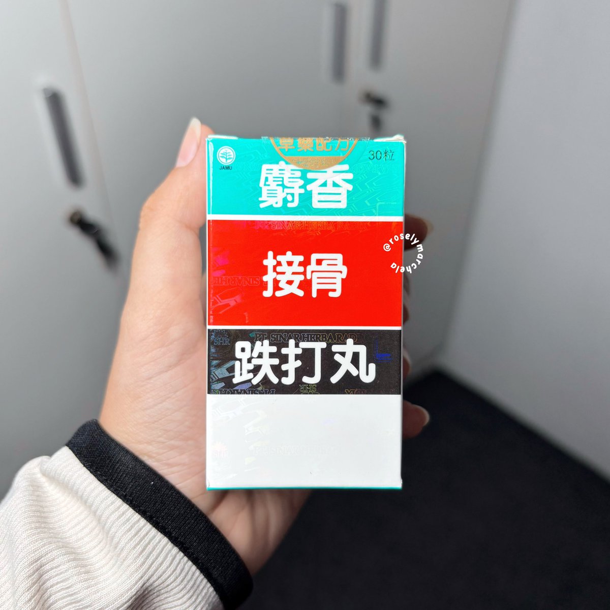 roselymarchela's tweet photo. I LABELED THEM: obat cina paling cepet kerjanya 😭 https://t.co/3DegHU7sL4