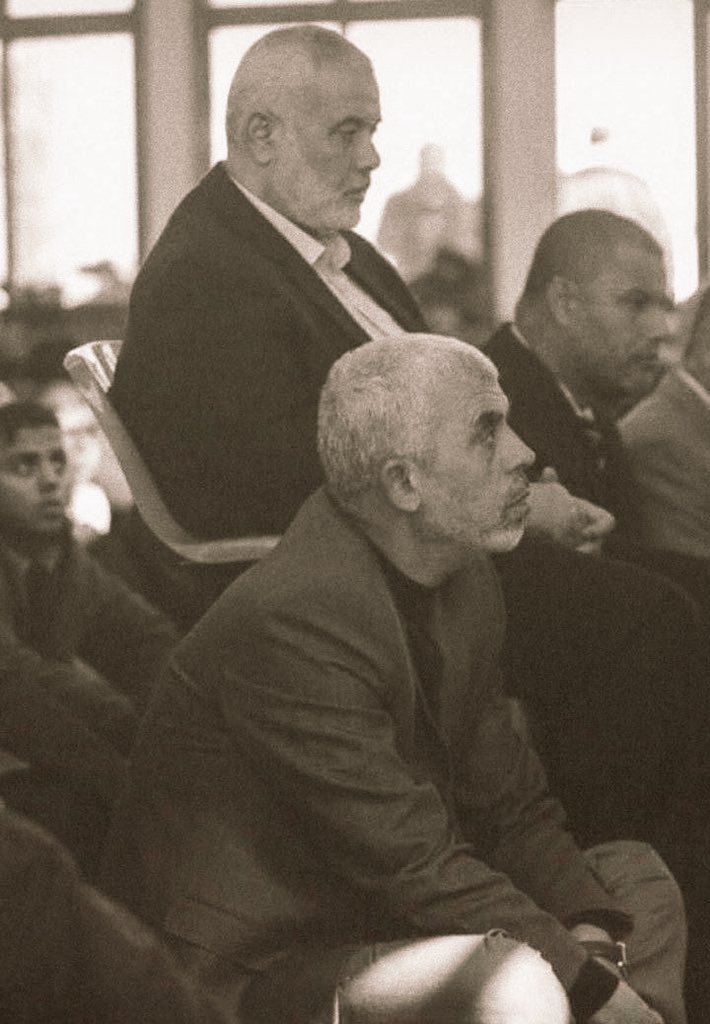 Farkında mısınız...? 
Ne doğana gerçek bir sevinç var artık, ne ölene içten bir hüzün...

Her şey "aldım, sattım, yaptım, kazandım" dan ibaret.

Gönüller boş, gözler donuk, ruhlar yorgun... 
#FreePalestine #GlobalSumudFlotilla