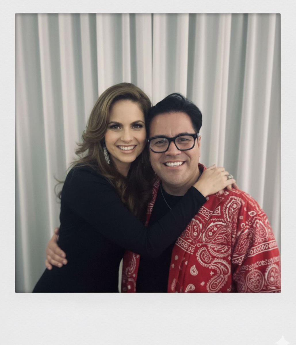 Bueno es que si te vas a subir a un trendy hay que poner la foto con <a href="/LuceroMexico/">Lucero</a> esta si vale la pena! Hasta que se me hizo Lucerito!!! ❤️❤️❤️❤️❤️❤️❤️❤️❤️❤️