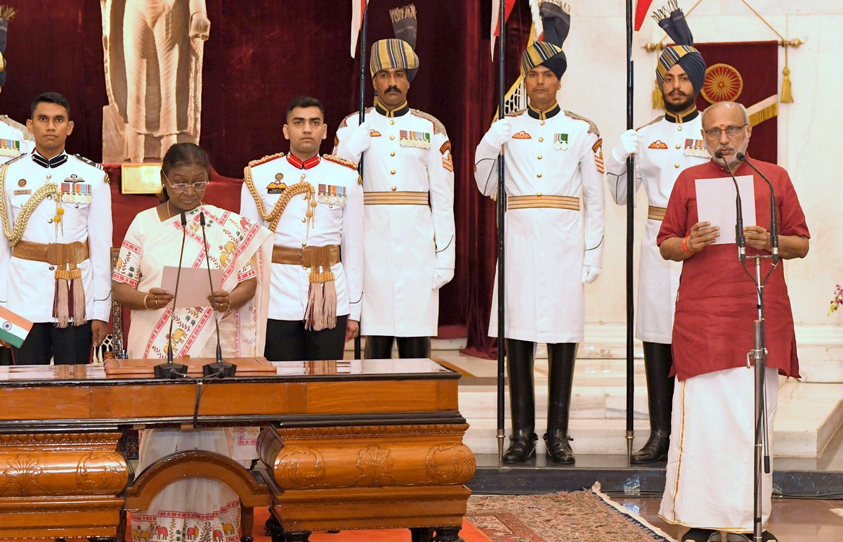 आदरणीय श्री सी.पी.राधाकृष्णन जी को भारत के 15वें उपराष्ट्रपति के रूप में शपथ लेने पर हार्दिक बधाई एवं शुभकामनाएं..!!💐🙏🏻
हम सब आपके नेतृत्व में राष्ट्र की एकता, प्रगति और समृद्धि से परिपूर्ण स्वर्णिम भविष्य की मंगलकामना कर रहे हैं। 🇮🇳✨
<a href="/VPIndia/">Vice-President of India</a> <a href="/RajCMO/">CMO Rajasthan</a> <a href="/RajGovOfficial/">Government of Rajasthan</a>