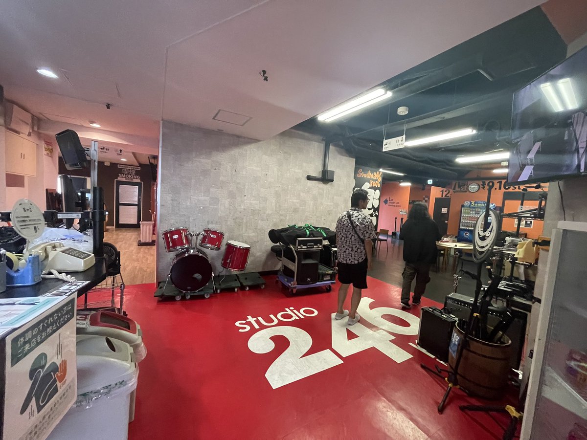 本日のフリーライブは
スタジオ246 KYOTO(14:00open,14:20start)
です。

阪急大宮駅(最寄りは2B出口)から歩いてすぐ、ビル奥のエレベーターを使って6FのLstにそのままお越しください。