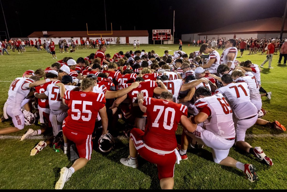 BulldogSulphur's tweet image. Bigger than the game moment…there have been a lot of big time moments in this incredible rivalry
But to watch these two teams battle all night and then gather as brothers to give all glory to God is my favorite bedlam moment.
Both teams are winners in our minds!
Great game…