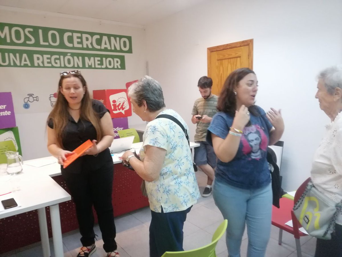 <a href="/IUVRM/">IUVRM🔻🇵🇸</a> <a href="/JohnDBabyack/">John D. Babyack 🔻</a> <a href="/liliana_mellado/">Liliana MM 🔻</a> <a href="/srtagalicia/">@srtagalicia.bsky.social</a> <a href="/julianovau/">julia novau</a> <a href="/pcrm_es/">PCE Región de Murcia 🇵🇸 🇪🇭</a> <a href="/Ginesmir/">Ginés Mirón</a> <a href="/PCE_MurciaSur/">PCE_MurciaSur 🔻🇵🇸</a> <a href="/Salnava1954/">Salvador Navarro</a> <a href="/Salvadorespin/">Salvador Espín🔻🏳️‍🌈🎭</a> <a href="/alfolucas/">Alfonso Lucas</a> <a href="/pagnav_miguel/">Miguel Ángel Pagán</a> <a href="/bubisu2/">EvaHernandez</a> <a href="/jdespejo/">José Daniel Espejo🔻🇵🇸</a> <a href="/SergioRamosRuiz/">Sergio Ramos Ruiz 🔻</a> <a href="/robertolpzdmz/">Roberto López</a> <a href="/MurciaPce/">PCE Murcia</a> Acude nuestra coordinadora regional, Penélope Luna, para saludar a la militancia de #Murcia y, a continuación, Liliana Mellado <a href="/liliana_mellado/">Liliana MM 🔻</a>  presenta su candidatura a coordinadora municipal de IU-V Murcia