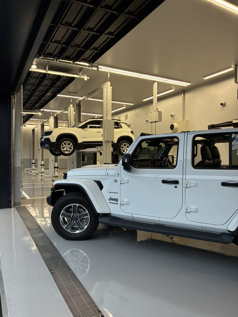 fiatsapporo's tweet photo. ジープ札幌東の新しい工場が完成しました！
#jeep #ジープ #輸入車 https://t.co/trQjKJiQom