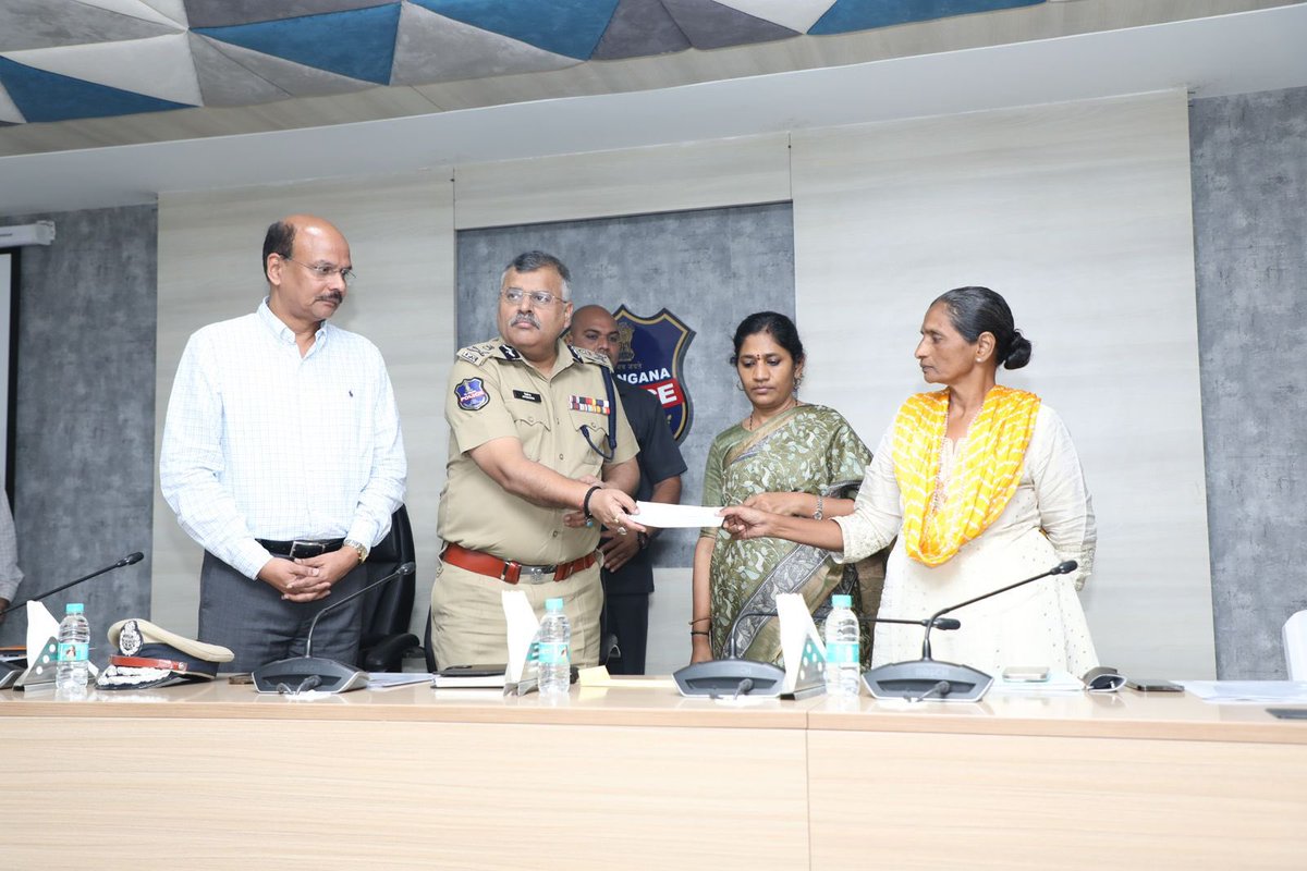 CPI (Maoist) Central Committee member Potula Padmavati alias Kalpana Jyothi alias Sujatha, who served the party for 43 years, has surrendered before the Telangana Govt.

As per Hon’ble HM Shri <a href="/AmitShah/">Amit Shah</a> Ji’s call, I once again appeal to Maoists: Lay down arms. Armed revolutions