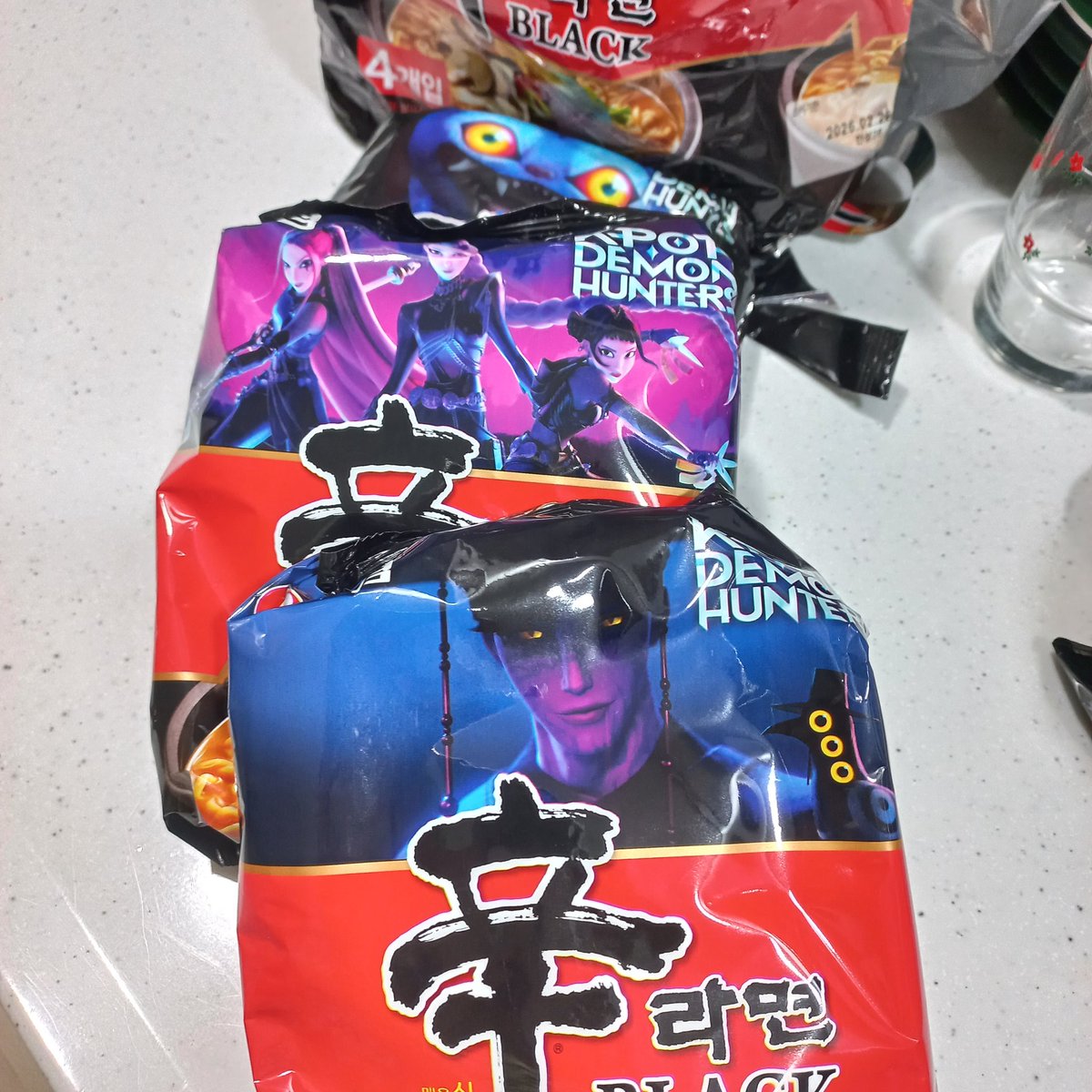 오늘은 웅니오빠들 라면을 먹어볼거에여