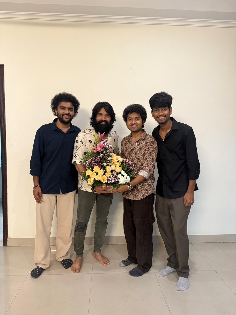 Jani Master (@alwaysjani) on Twitter photo Big Congratulations to the entire team of #LittleHearts ❤️
Me and my fam thoroughly enjoyed it in theaters. The laughter was organic & so refreshing 😍
You have a very long way to go director <a href="/marthandsai/">Sai Marthand</a>, @mouli_talks, <a href="/shivani_nagaram/">Shivani Nagaram</a>, @sinjithyerramil and the entire team 🤗 Big Congratulations to the entire team of #LittleHearts ❤️
Me and my fam thoroughly enjoyed it in theaters. The laughter was organic & so refreshing 😍
You have a very long way to go director <a href="/marthandsai/">Sai Marthand</a>, @mouli_talks, <a href="/shivani_nagaram/">Shivani Nagaram</a>, @sinjithyerramil and the entire team 🤗