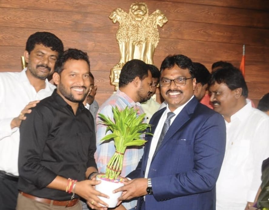 Markapuram Tahsildar Chiranjeevi paid a courtesy call on Rajababu after assuming his new duties as the District Collector.
