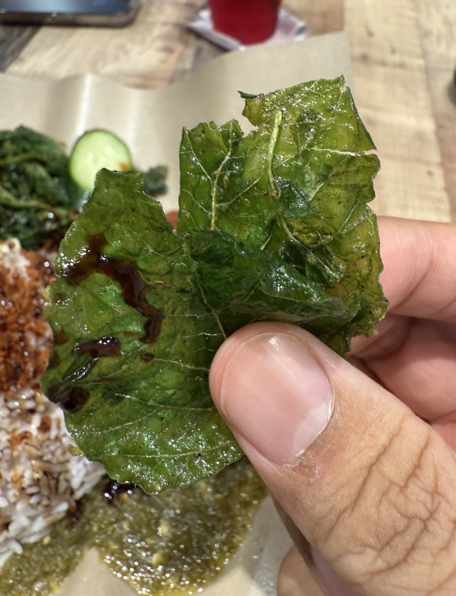 paultantk's tweet photo. Tadi makan kat kedai Ayam Sambal Hejau kat Denai Alam. Sedap gila ayam dia. Crispy skin, moist flesh, well seasoned. Set ni yang special other than kobis goreng, ada bayam goreng juga. That's a must order, so good. Sambal &amp; nasi free refill. Also had pretty good sengkuang calit. https://t.co/cPlRJSDODX