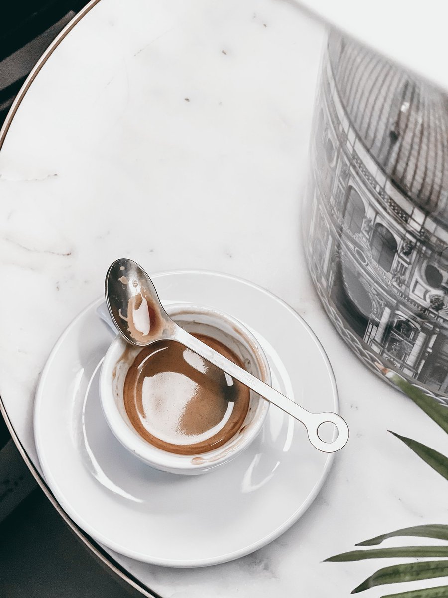 "حتى نظرتك الخاطفة نحوي، أحبُّ إليّ من جميع الذين أطالوا النظر بعمد"