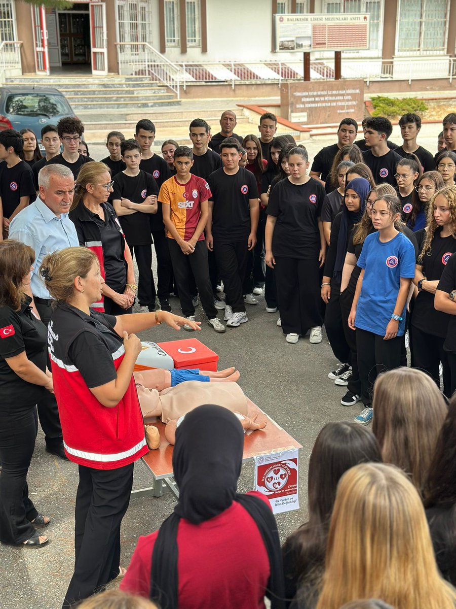 ‘Dünya İlk Yardım Günü ‘ etkinliğimizi Balıkesir İl Milli Eğitim Müdürlüğü İlk Yardım Eğitim Merkezi olarak öğrenci ve öğretmenlerimizle kutladık. <a href="/tcmeb/">Millî Eğitim Bakanlığı</a> <a href="/meb_dhgm/">Destek Hizmetleri Genel Müdürlüğü</a> <a href="/meb_ogm/">Ortaöğretim Genel Müdürlüğü</a> <a href="/saglikbakanligi/">T.C. Sağlık Bakanlığı</a> <a href="/balikesirmem/">Balıkesir İl Millî Eğitim Müdürlüğü</a>