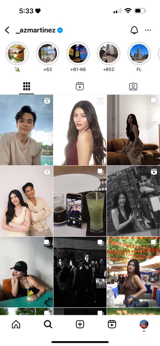 I love Aza’s ig, it shows a happy artist surrounded by good friends. 😉