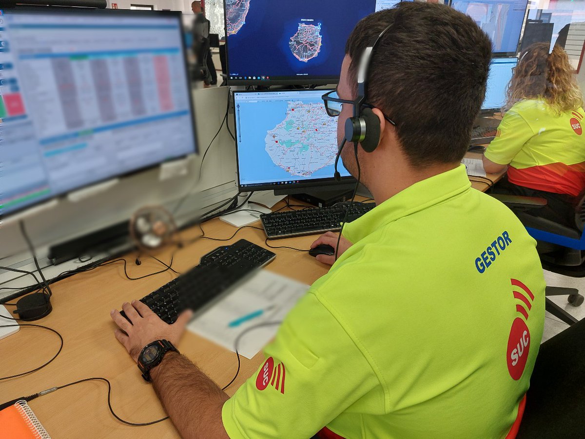 De madrugada, <a href="/BomberosLPA/">Bomberos de LPA</a> rescataron a una mujer en un incendio declarado en una vivienda en Las Palmas de #GranCanaria 

➡️Personal del #SUC la asistió y trasladó en estado crítico al hospital. Intervinieron <a href="/PoliciaLPA/">Policía Local LPA</a> y <a href="/policia/">Policía Nacional</a> 

www3.gobiernodecanarias.org/noticias/una-m…