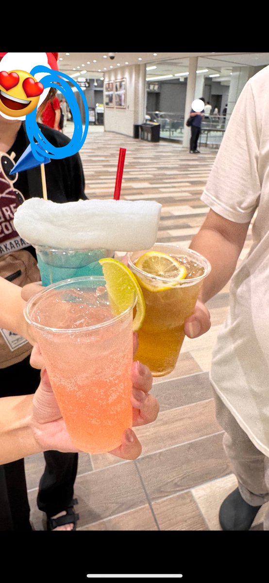 ずっと付き纏ってくるのやめて下さい。
ゴール板撮ってるふりして、私のこと映してますよね？？このツイートも、他に私が映ってる画像も消してください。
指定席の場所特定して後ろで待機するのも、他の場所に移動してる時も、エスカレーターも付いてくるのやめて下さい。ストーカーですよ。迷惑です。