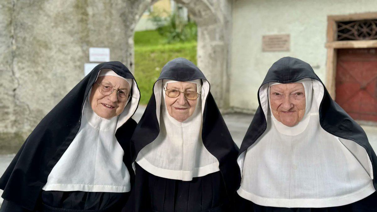 F_Desouche's tweet image. Trois religieuses autrichiennes octogénaires, placées de force en maison de retraite, ont pris la fuite : elles ont forcé la serrure, puis rouvert la porte de leur ancien couvent abandonné… et y vivent de nouveau !
 fdesouche.com/2025/09/13/tro…