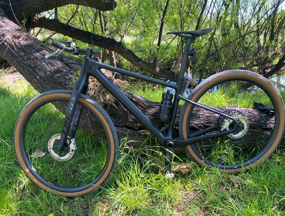 Level up your MTB game without leveling down your wallet! 

• Full Carbon Fiber Build
•  T800 carbon (507g±5g)
• Internal wiring 
•  Fits 27.5/29er wheels + 3.0″ max tires

FREE Shipping &amp; NO Tax for selected areas!
bit.ly/3vOsn8Q

#RigidFork #MountainBike #MTBFork