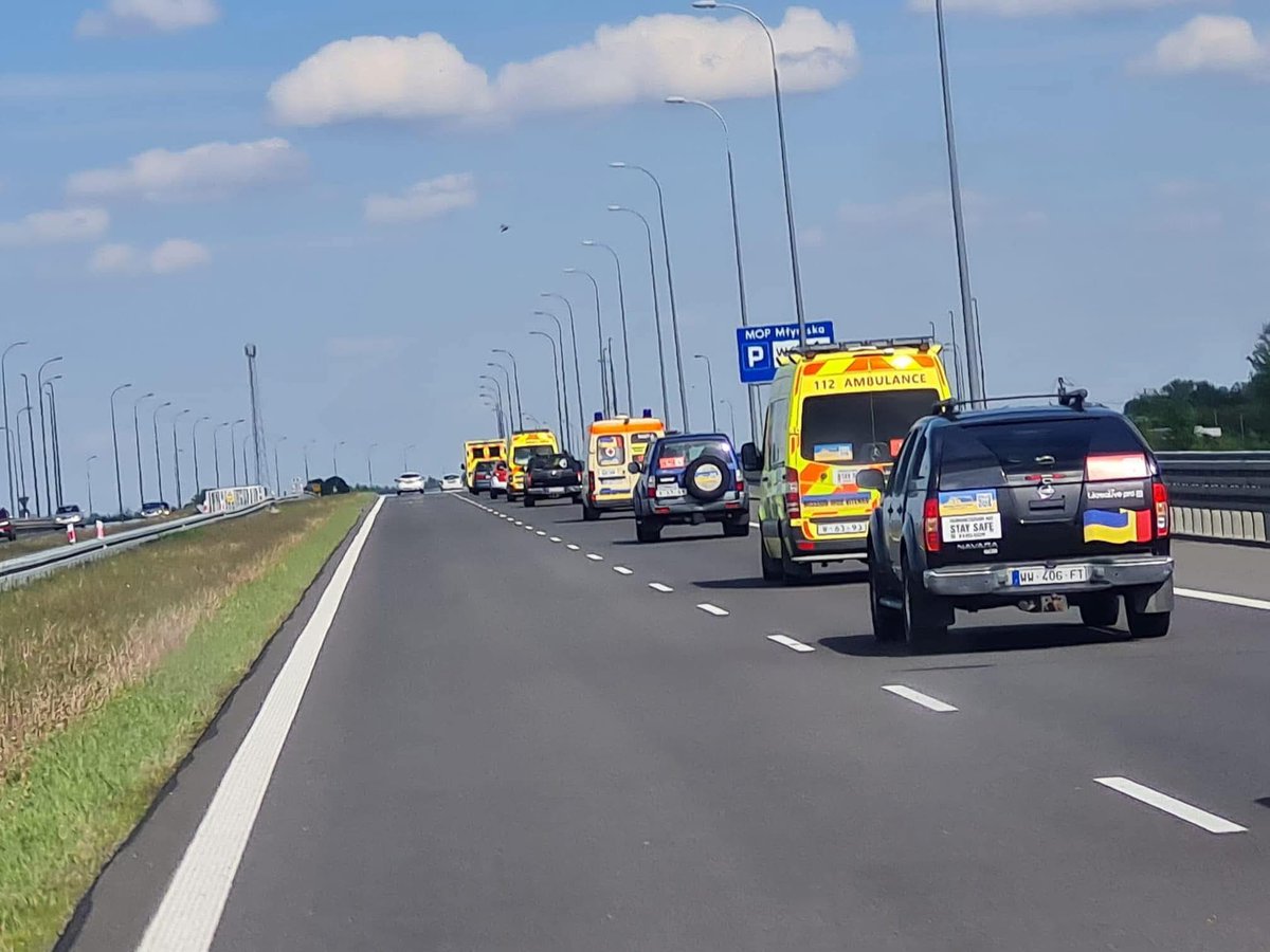 Eric_Lecomte_'s tweet image. Nous avons du matériel qui arrive en Ukraine chaque mois mais en novembre nous repartirons avec plusieurs ambulances, camionnettes et 4x4 transformés en véhicules d&apos;évacuation.

Même nous avons la chance de compter sur des hôpitaux, des zones de secours pour des dons de matériel,…