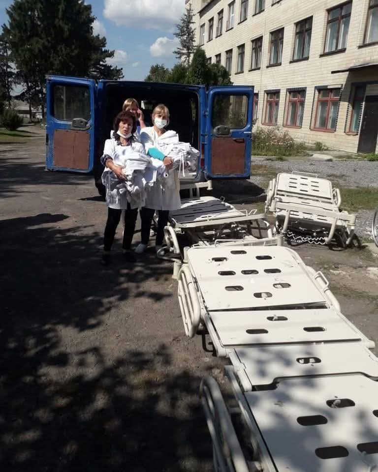 Eric_Lecomte_'s tweet image. Nous avons du matériel qui arrive en Ukraine chaque mois mais en novembre nous repartirons avec plusieurs ambulances, camionnettes et 4x4 transformés en véhicules d&apos;évacuation.

Même nous avons la chance de compter sur des hôpitaux, des zones de secours pour des dons de matériel,…