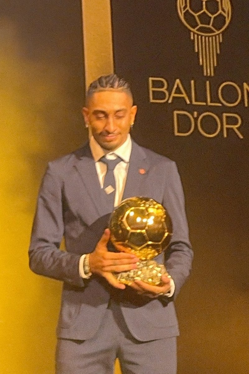 - وسط كل نجوم العالم يمكن رؤيتك بوضوح 
يا رافينيــا🖤🌟